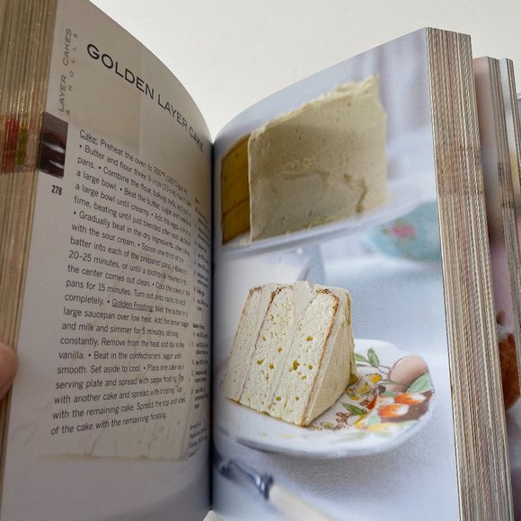 😋3 for $20 All Cookbooks😋The Goden Book of Desserts - Picture 6 of 6